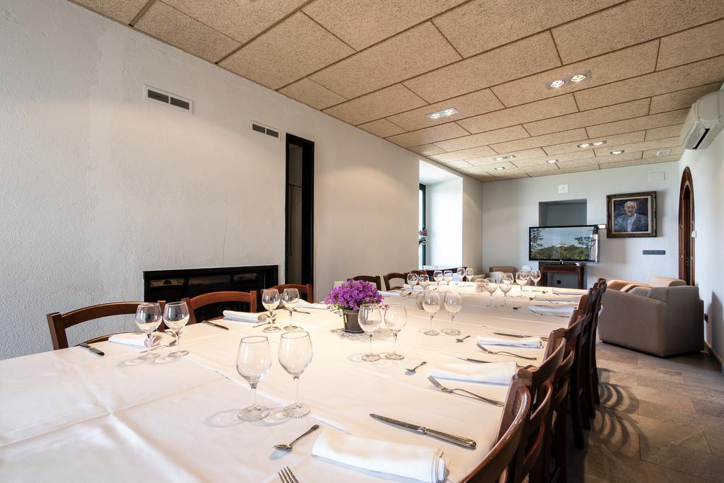 Hostatgeria Restaurant Els Angels Hotel Madremanya Exterior photo